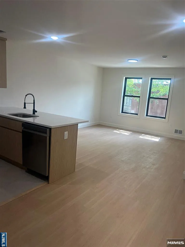 3 bed, 2.0 bath, $2,800 — Photo 4