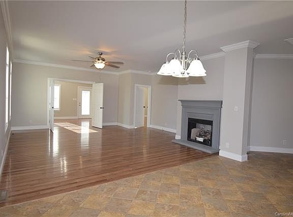 4th image of 160 Roger Dr