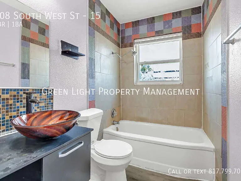 308 S West St #15 — Photo 14