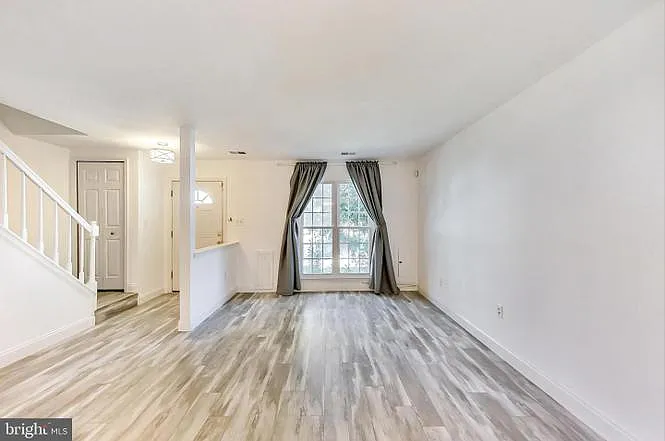 2268 Prince Of Wales Ct — Photo 5