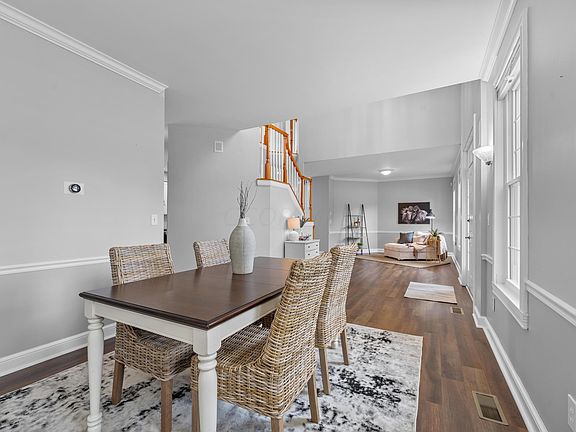 5th image of 373 Ashmoore Cir E