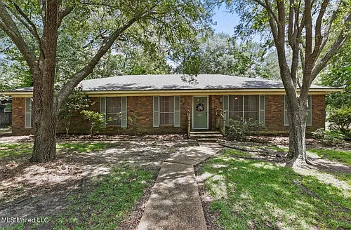100 Poplar Dr Photo 1