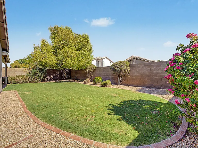 7435 W Louise Dr — Photo 28