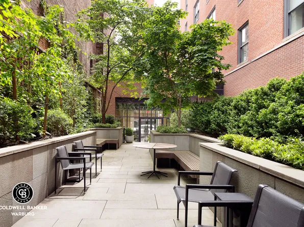 275 West 10th Street 5A image 15 of 15