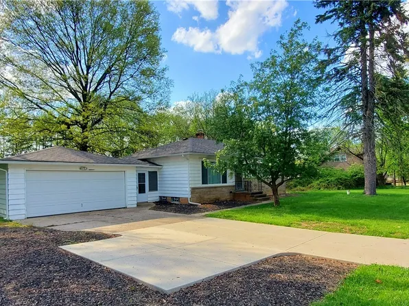 6384 Fernhurst Ave, Parma Heights, OH 44130