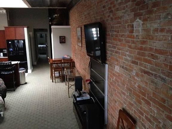4th image of 204 S Walnut St Suite 2