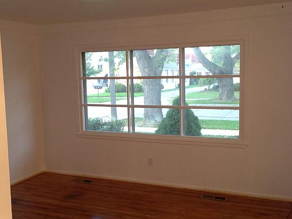 4th image of 23950 Talbot St