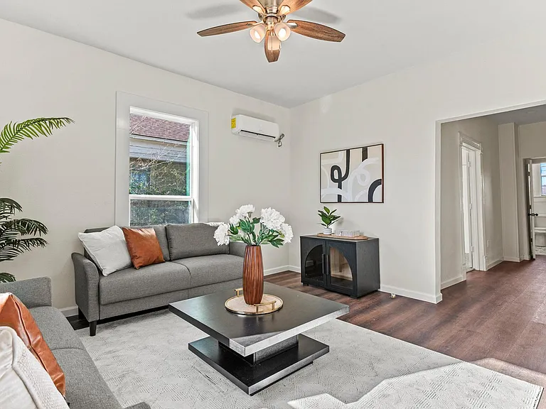 515 E Morton St — Photo 1