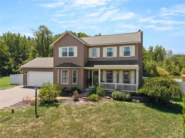 4325 Lazybrook Cir, Liverpool, NY 13088