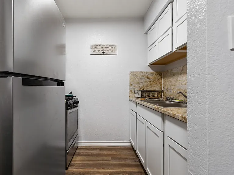 2402 Berry St #7 — Photo 8