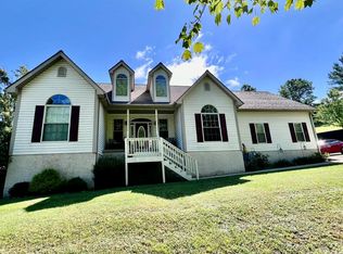 330 S Sandbranch Rd, Mount Hope, WV 25880