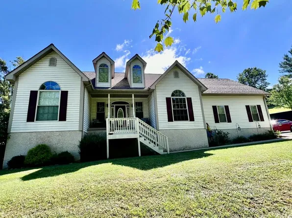 330 S Sandbranch Rd, Mount Hope, WV 25880