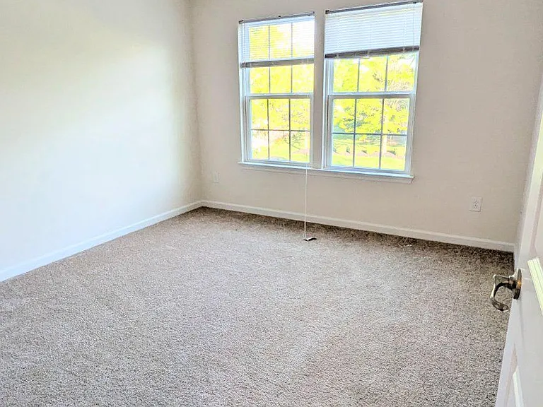 1309 Madison Ln — Photo 15