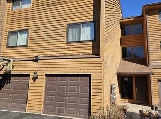 9551 Arrowhead Dr #2F, Hickory Hills, IL 60457