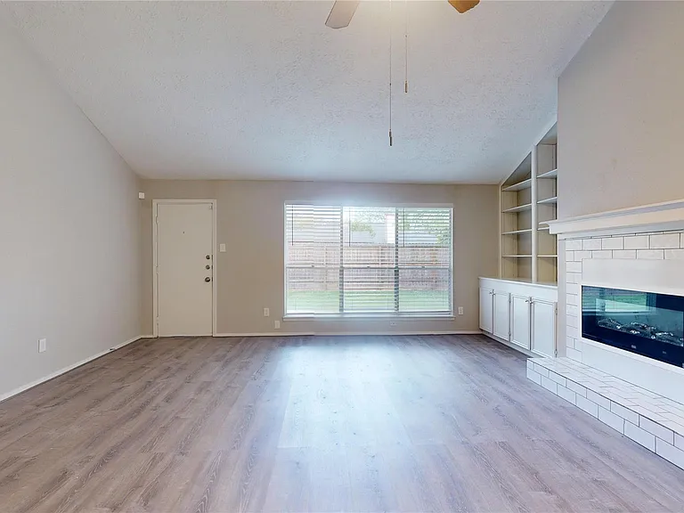2331 Barrington Place Dr — Photo 9