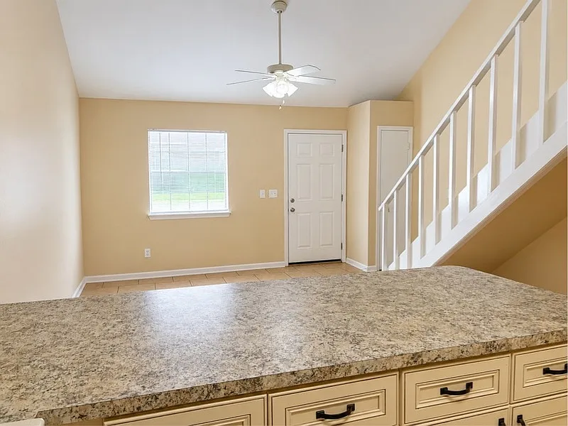 2 bed, 2.0 bath, 928 sqft, $1,250 — Photo 2