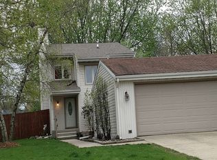 8214 Greenbelt Dr, Urbandale, IA 50322