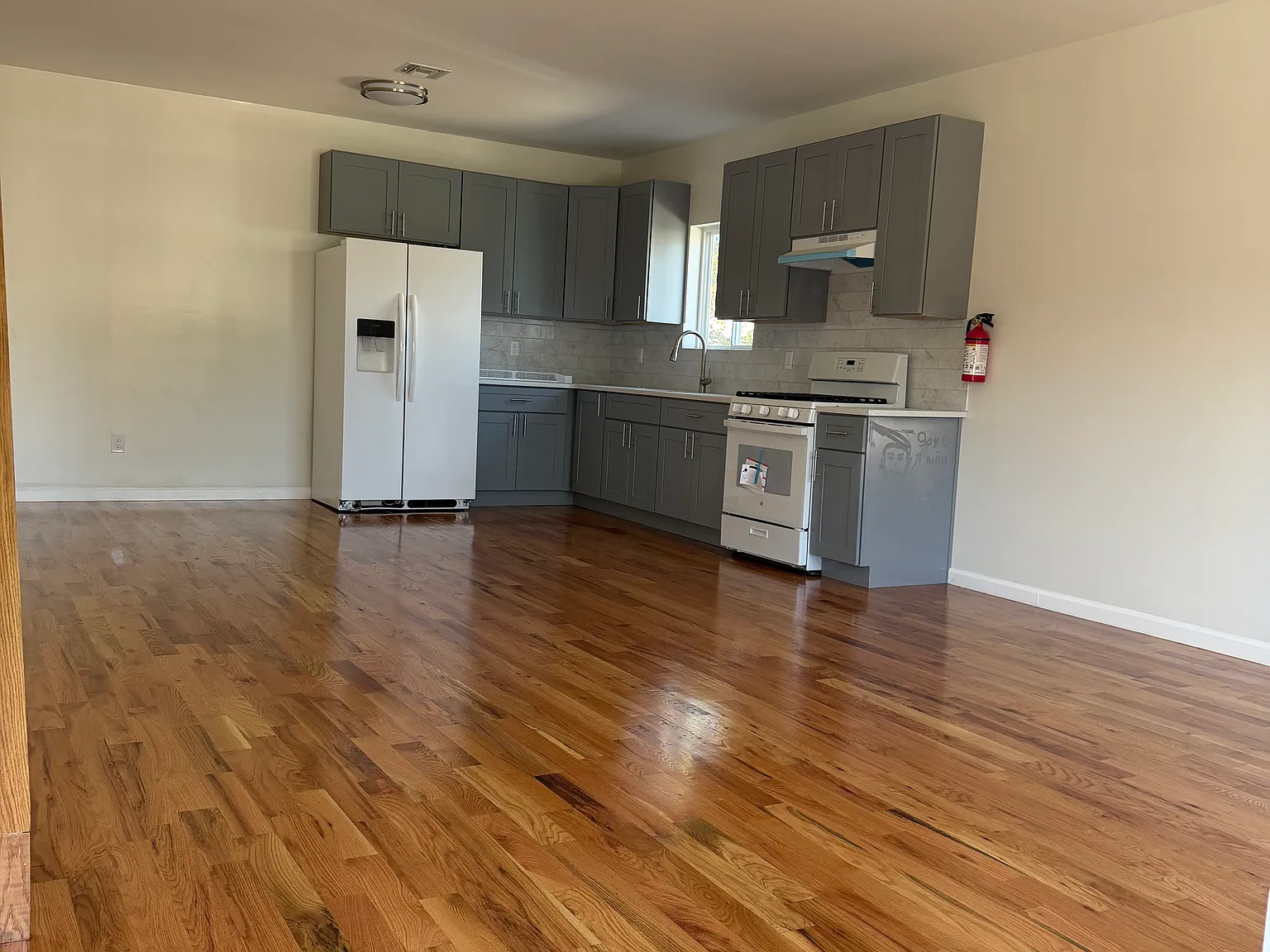 5 bed, $4,500 — Photo 2
