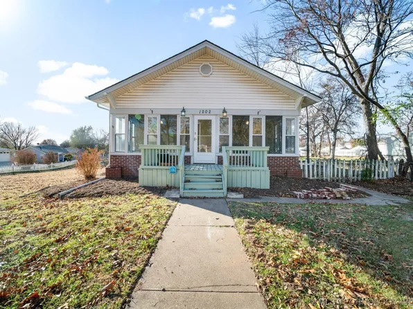 1202 N Main St, Sand Springs, OK 74063
