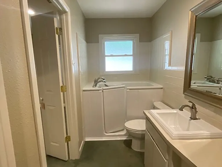 1140 Highland Ave — Photo 9