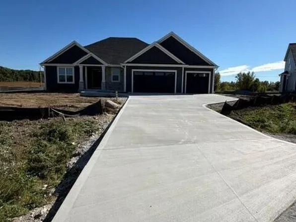 9800 N Migratory COURT, Mequon, WI 53097