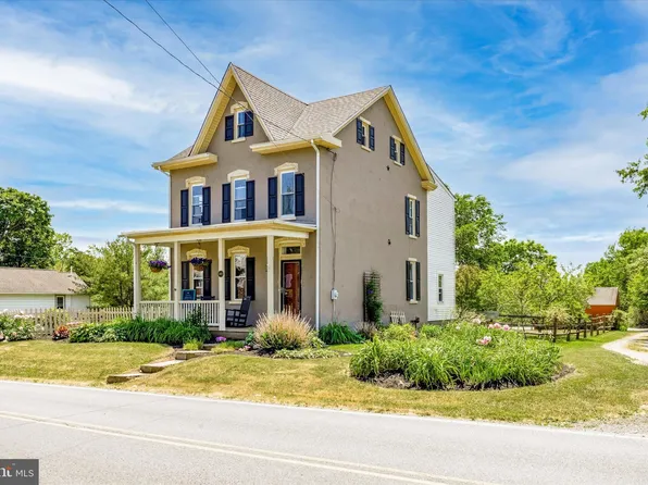 1820 Hoffmansville Rd, Frederick, PA 19435