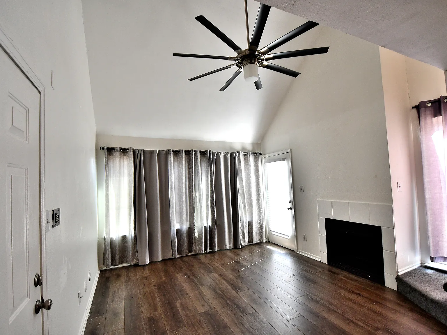 2 bed, 929 sqft, $1,700 — Photo 3