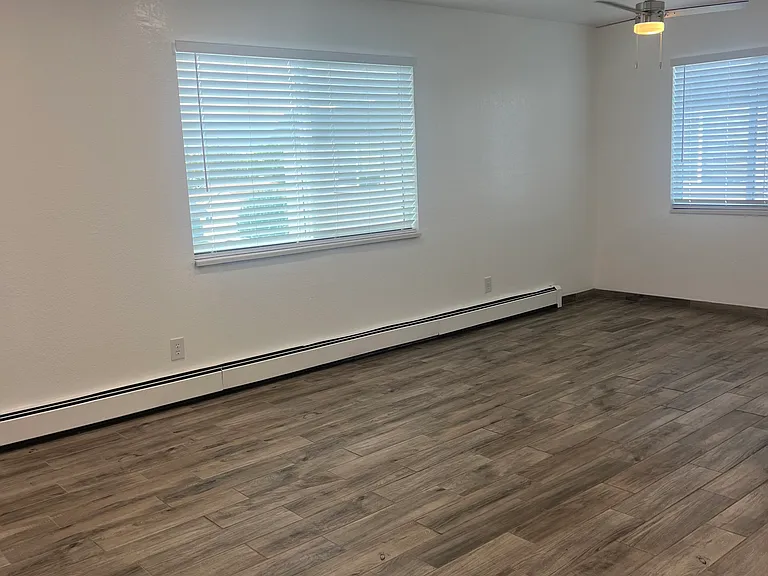 2524 Hill Ave #11 — Photo 2