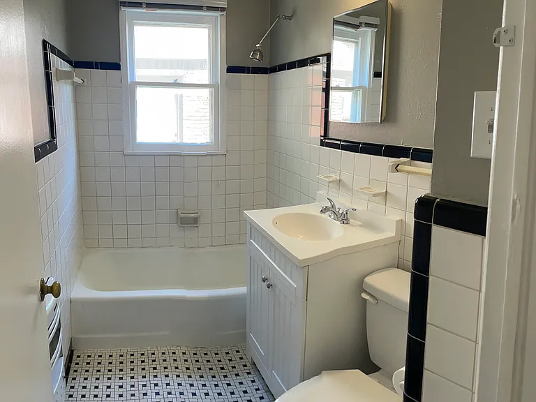 1611 Carlisle Ct — Photo 1