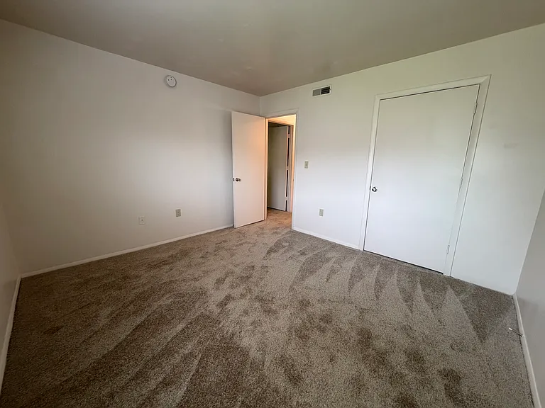 County Green Apartments — Photo 11