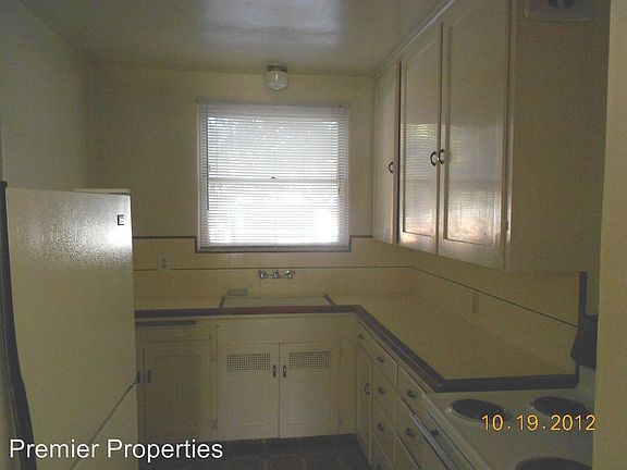 3rd image of 1721 N Van Ness Ave APT 102