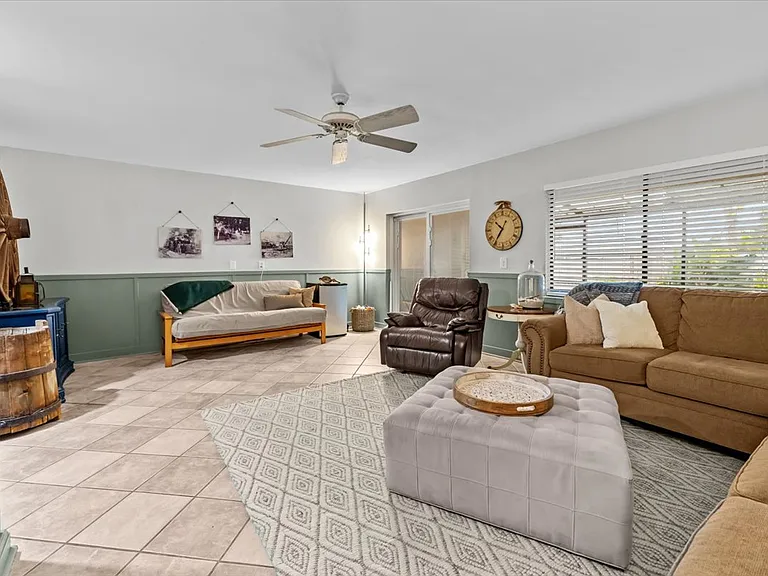2392 Hanover Dr — Photo 9