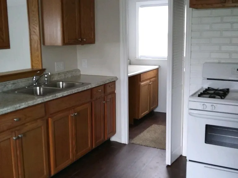 23718 Lambrecht Ave — Photo 8