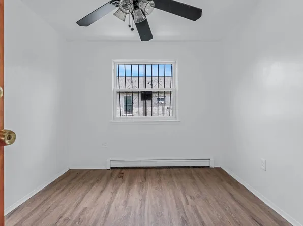 1087 Blake Avenue image 16 of 25