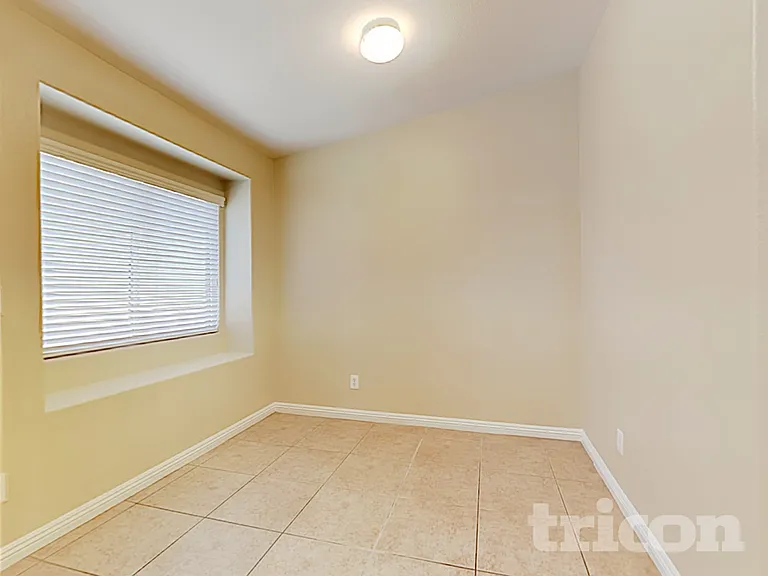 2771 Bridleton Ave — Photo 6