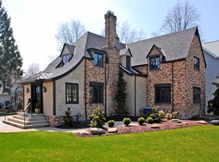 30005 Lake Rd, Bay Village, OH 44140