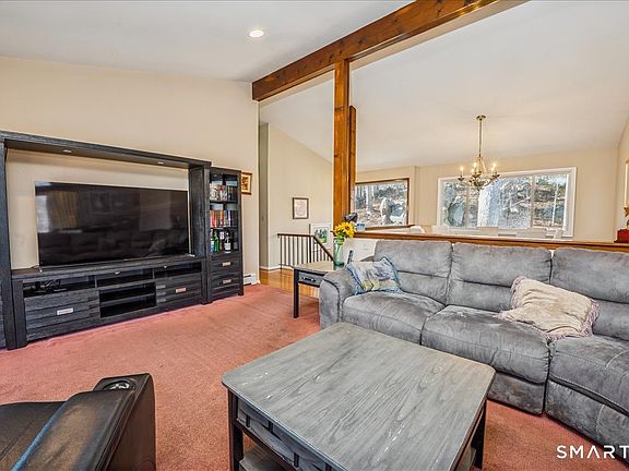 4th image of 251 Saddle Hill Road