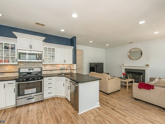 3rd image of 16 Indian Spring Dr