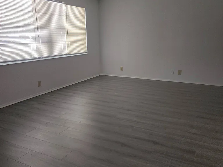 230 Monroe Ave — Photo 2