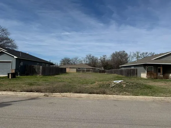 612 Briggs St, Lampasas, TX 76550