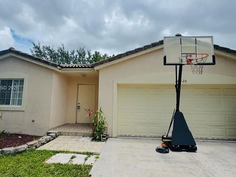 10420 SW 24th Ct — Photo 4