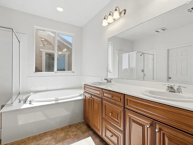 2260 Gallery Dr — Photo 24