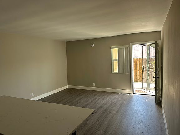 2nd image of 533 W Queen St APT 6