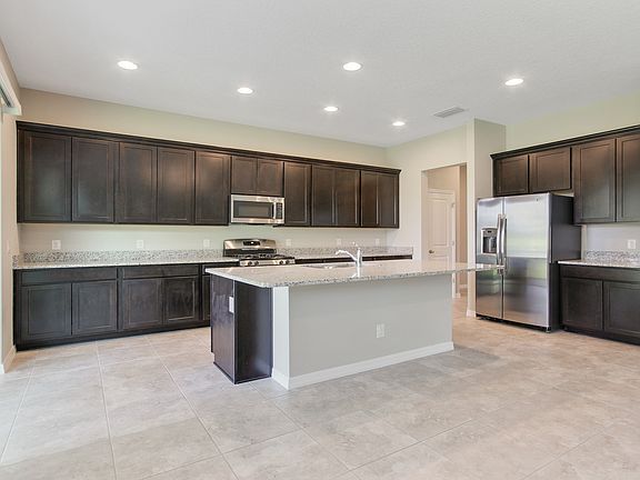 Large island with breakfast bar