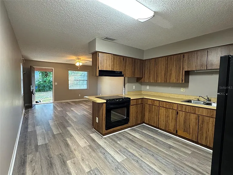 5619 Peach Ave — Photo 6