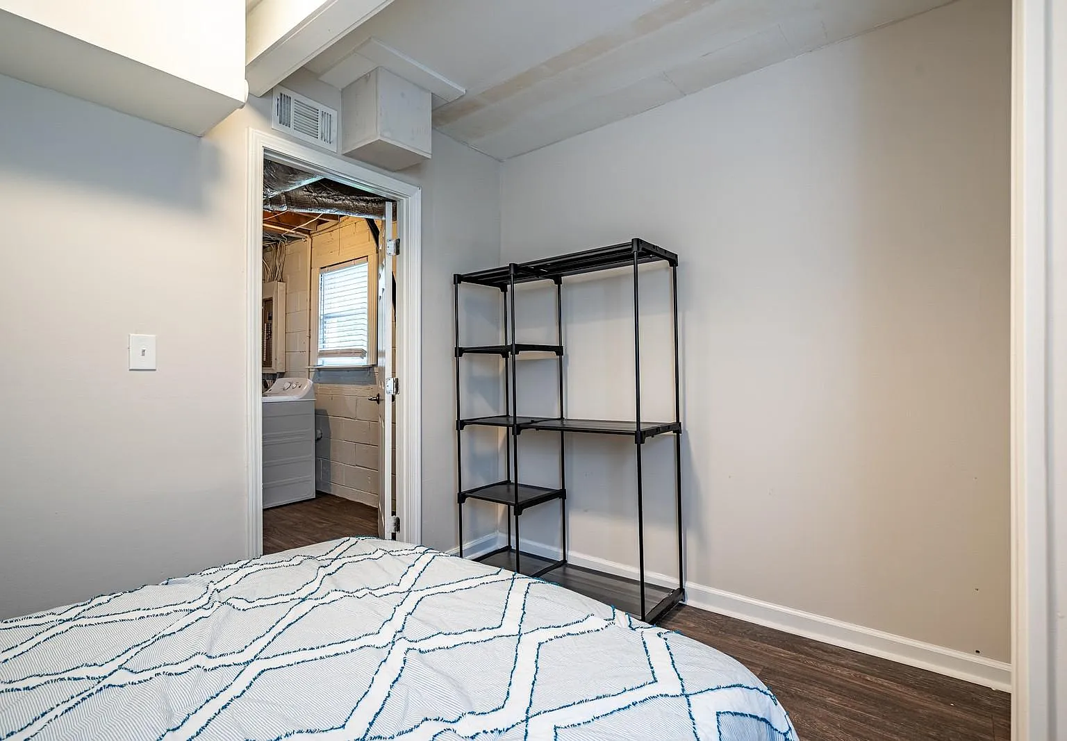 4 bed, 3.0 bath, 2040 sqft, $672 — Photo 2