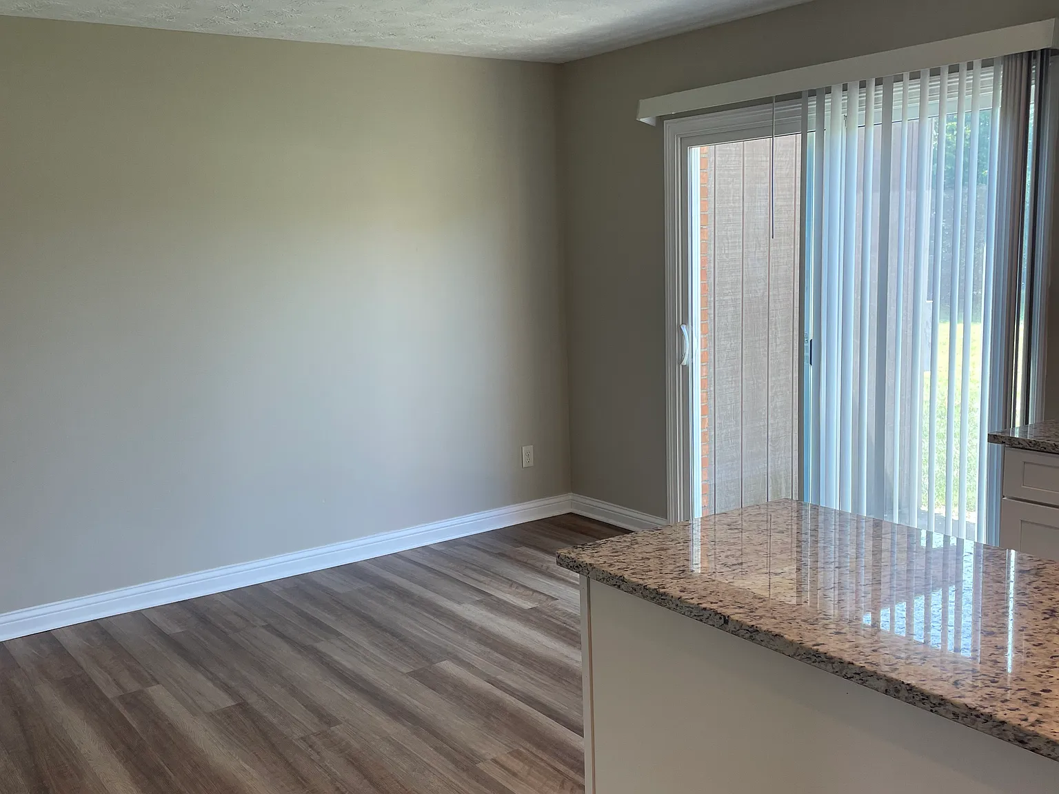 3 bed, 2.5 bath, 1450 sqft, $1,890 — Photo 4