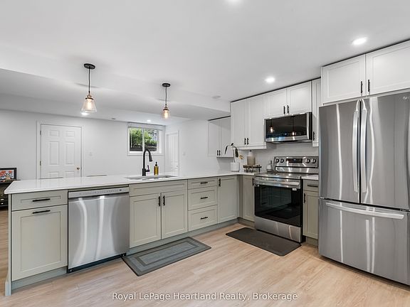 2nd image of 43 Raglan St E #2