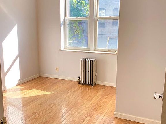 5th image of 2373 28th St APT 2