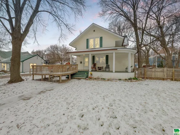 412 E National St, Vermillion, SD 57069
